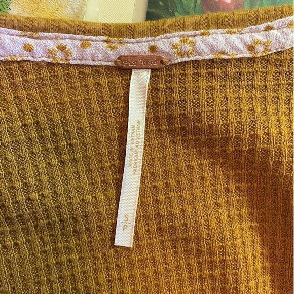 Free people brown/lavender blouse with small flowers on the sleeves size small - Picture 3 of 12